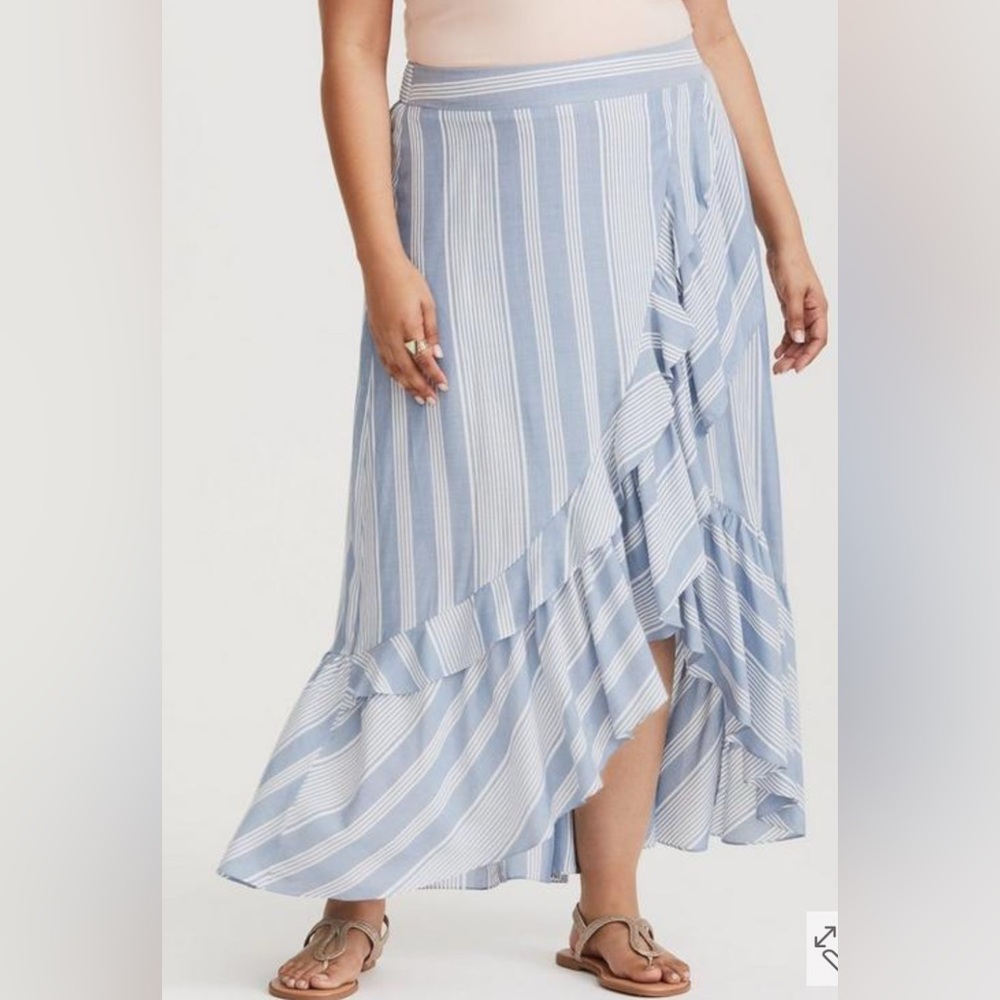 Torrid Women’s Skirt Size 3XL Ruffle High Low Elastic Waist Stripes Blue & White - Picture 2 of 14